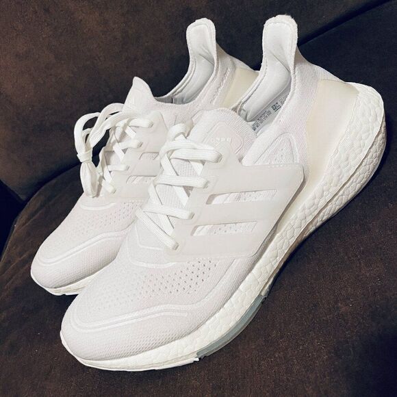 Adidas Ultraboost 22 Women's Running Training Triple White FY0403 10 US - Picture 8 of 16